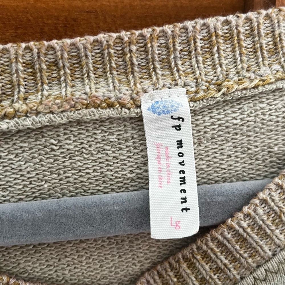 Beige and Gold Sweater with Textured Sleeves - Picture 5 of 5